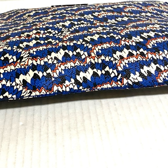 Bimba Y Lola Blue and White Patterned Clutch - Picture 7 of 7